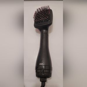 Womens Revlon Hot Air Blow Dryer Brush In Like New Condition